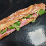 Le Charolais : sandwich au bœuf charolais, pointe de pesto et tomates confites avec fromage du moment
