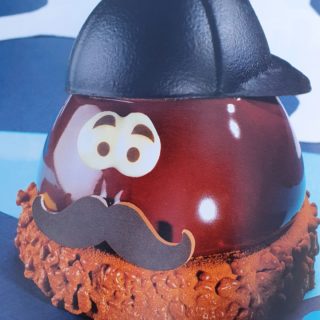 Hé Ho ! Papa veut un gâteau !!!
Pour la fête des pères et seulement aujourd'hui ...
👉Offrez-lui le Mint&Daddy - format individuel - 4 €
pâte à bombe chocolat noir, insert à la menthe glaciale, nappée d un glaçage royal chocolat noir, sur son sablé breton au cacao.
𝘱𝘩𝘰𝘵𝘰 𝘯𝘰𝘯 𝘤𝘰𝘯𝘵𝘳𝘢𝘤𝘵𝘶𝘦𝘭𝘭𝘦